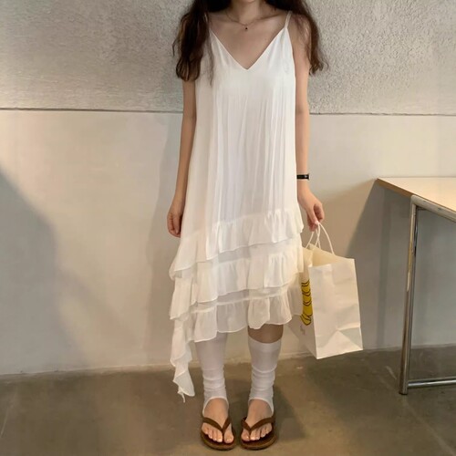 one seven纯色不规则荷叶边吊带连衣裙女2026春夏宽松显瘦吊带裙