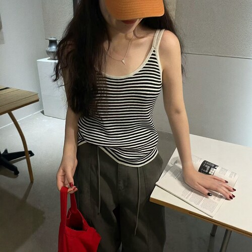 one seven撞色条纹针织吊带背心女2026秋修身显瘦百搭打底上衣潮