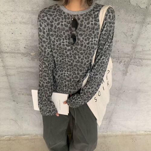 one seven复古豹纹圆领短款长袖T恤女2026秋宽松显瘦百搭打底上衣