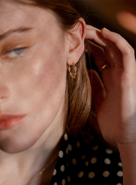 法国Louise Damas莫比乌斯耳环女夏款简约扭曲素圈耳饰免摘小耳圈