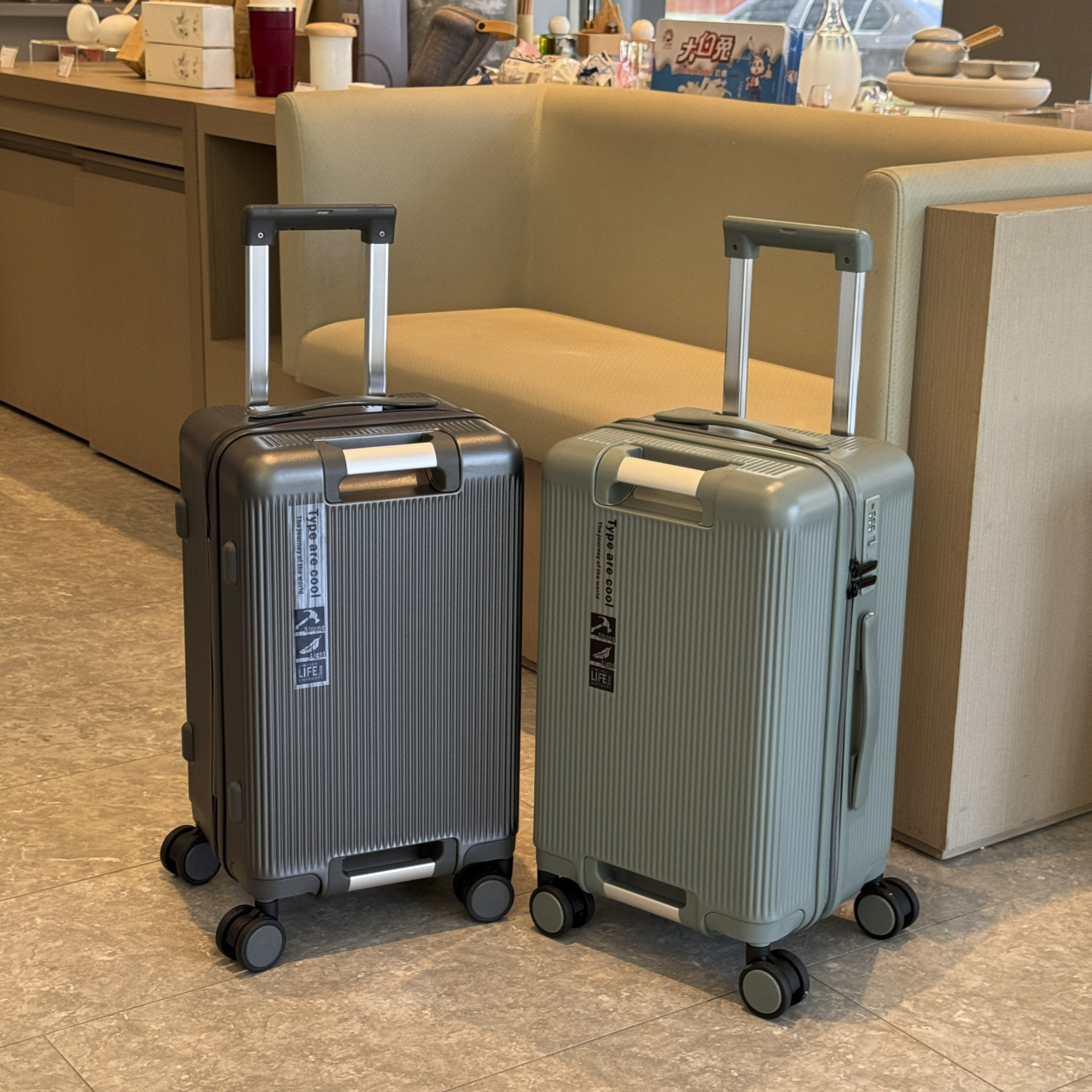 新款商务行李箱20寸小型登机箱女学生拉杆箱24寸男大容量密码箱