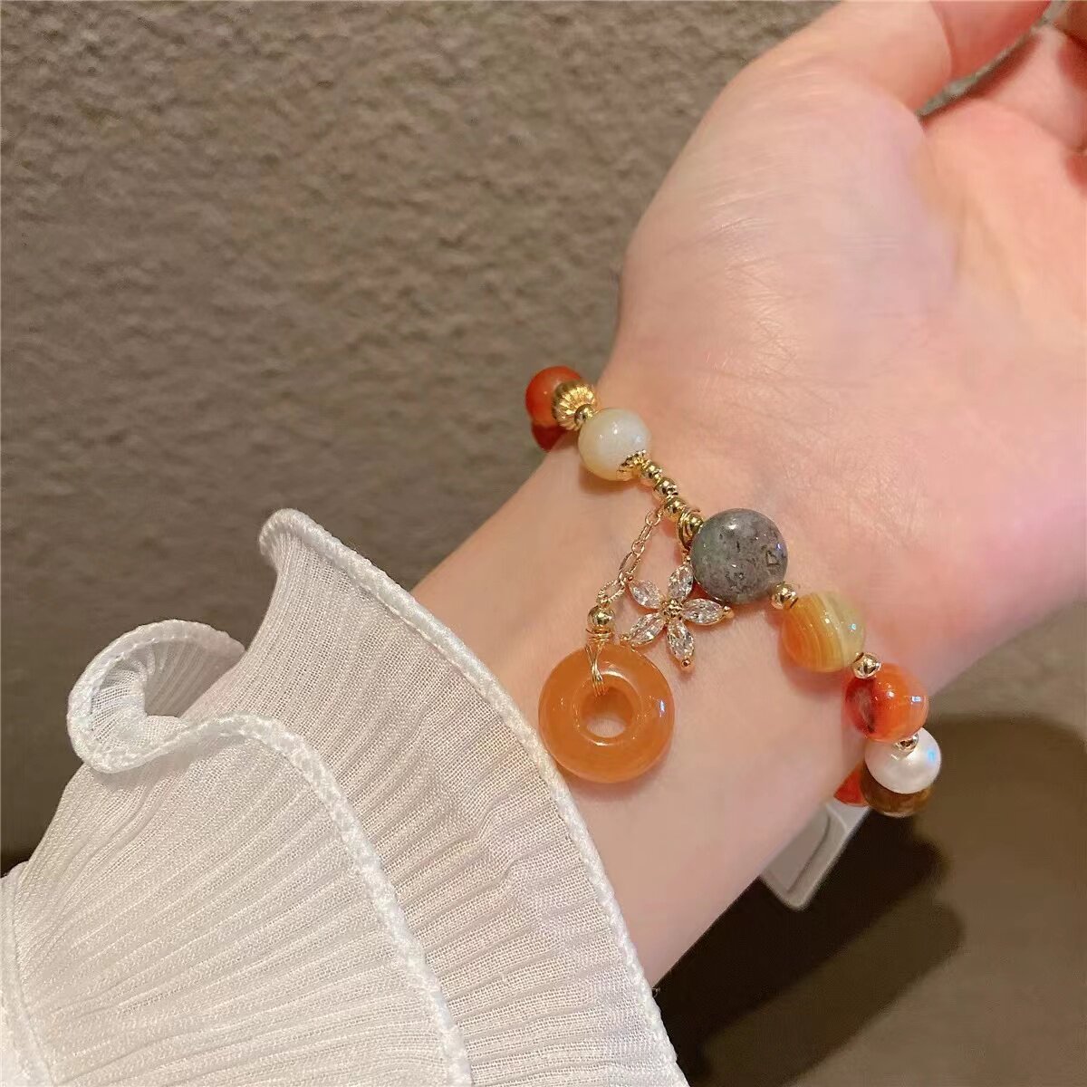 天然水晶石手链女生原创仿金丝玉珍珠韩版简约五角星花朵手饰手串