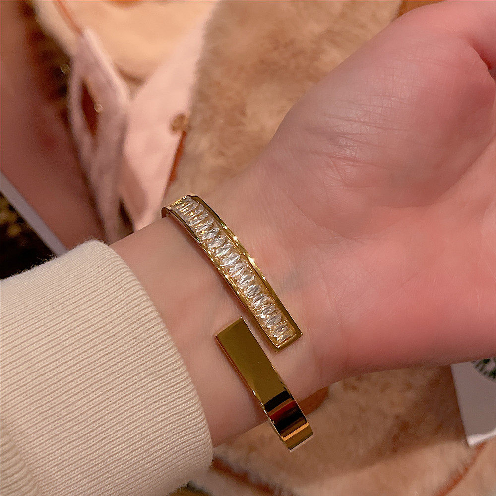 微镶锆石手镯女简约时尚个性潮韩版冷淡风手饰钛钢不褪色闺蜜礼物