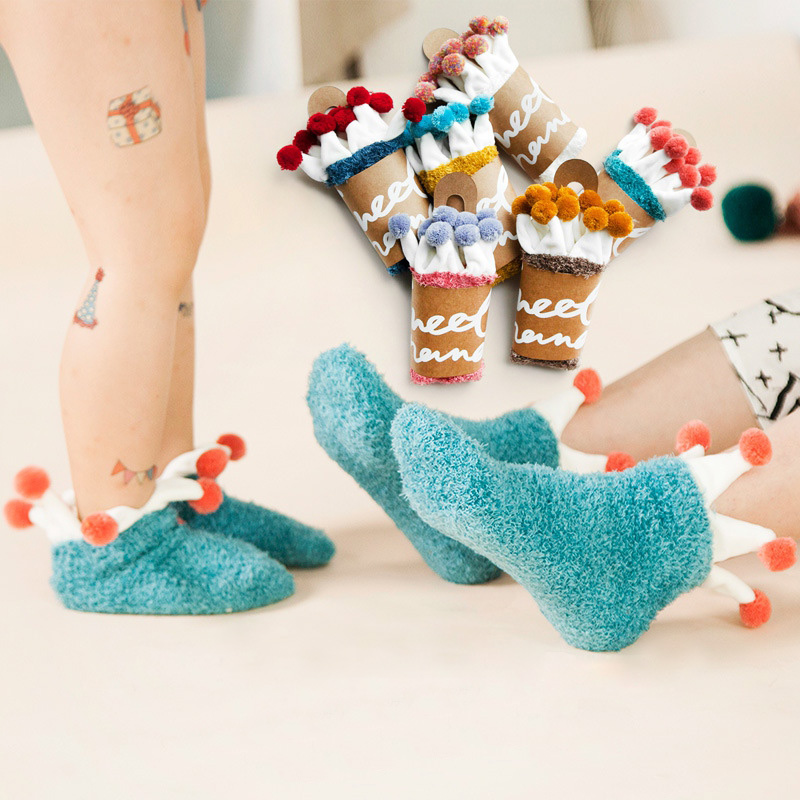 节日礼 软绵绵优质羽毛纱珊瑚绒圣诞风小丑帽球球宝宝亲子地板袜|ruв категории Детская одежда, носки (детей в возрасте 0 - 16) - от Buy2taobao.com для оказания профессиональной услуги покупки агента Taobao