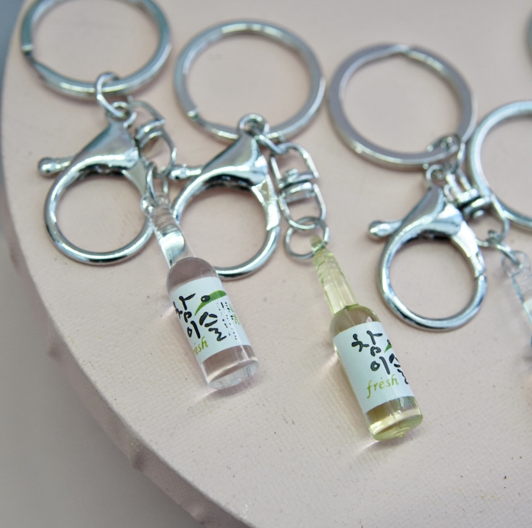创意立体树脂钥匙圈韩文水果酒瓶仿真迷你酒瓶钥匙扣挂件节日礼品