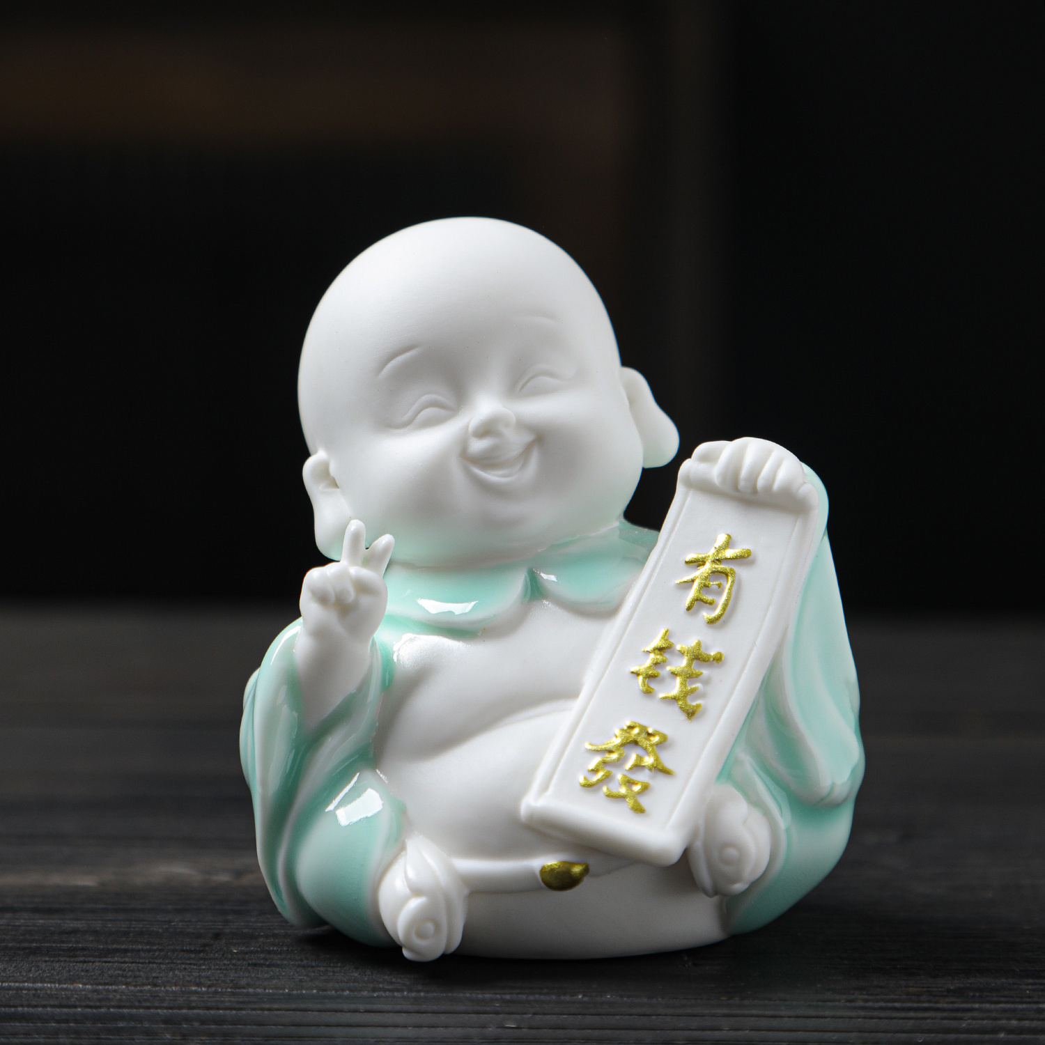 招财白瓷人物小和尚摆件