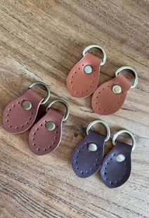 现货箱包搭扣手工配件 箱包饰品D字扣皮扣 侧耳真皮D环搭扣