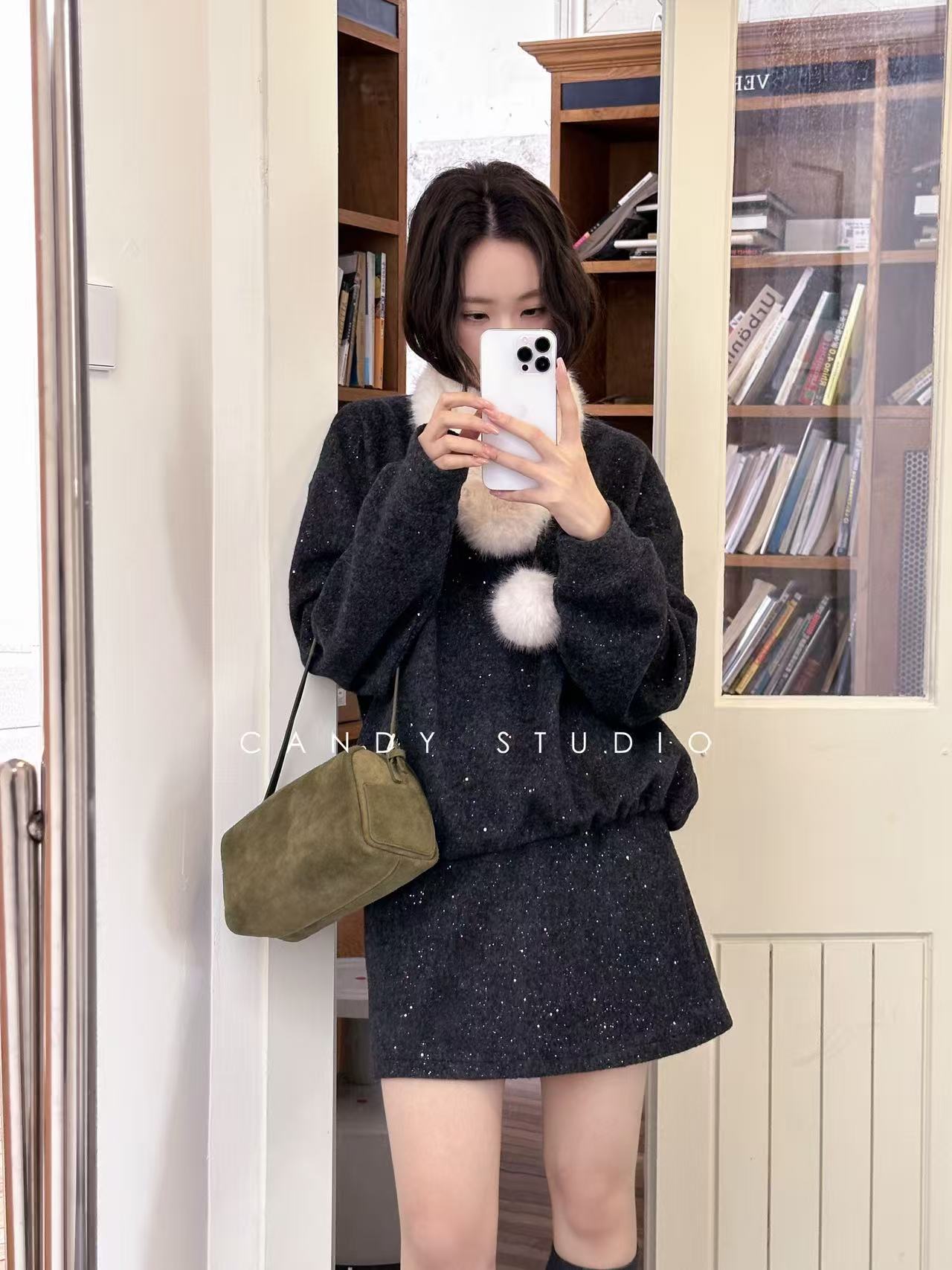 秋冬新款懒人高级感休闲亮晶晶上衣+高腰显瘦包臀短裙+围脖套装