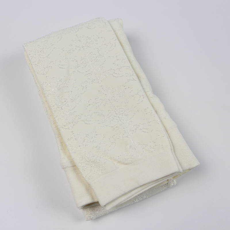 奶白色双面穿图腾花朵珠光九分