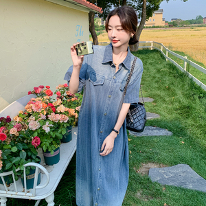时尚减龄蓝色渐变牛仔裙女夏季2025新款小众设计感复古宽松连衣裙图片
