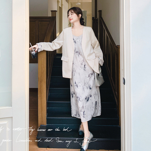 法式水墨印花吊带连衣裙套装女2025春季新款气质高级感西服两件套图片