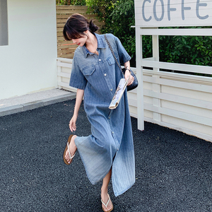 时尚减龄蓝色渐变牛仔裙女夏季2025新款小众设计感复古宽松连衣裙图片