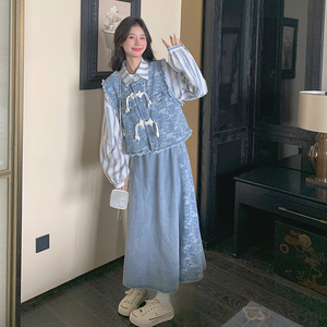 小众设计国风盘扣马甲套装裙女春秋2025新款时尚衬衫半身裙三件套图片