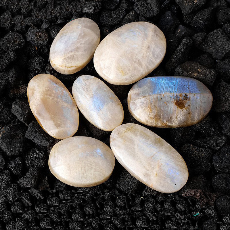 天然水晶月光石把玩原石打磨半宝石热敷按摩石瑜伽石鱼缸装饰