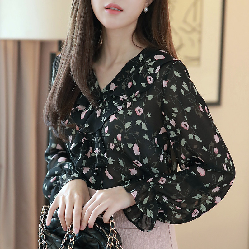 2020秋装新款小衫洋气长袖V领碎花雪纺上衣女遮肚子时尚衬衫宽松