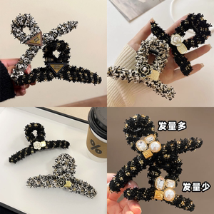 气质法式小香风~高级感毛绒抓夹2024新款大号发夹女后脑勺鲨鱼夹