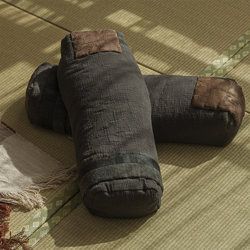 释小手作原创设计荞麦壳枕头护颈椎助睡眠长条形香云纱颈枕荞麦枕
