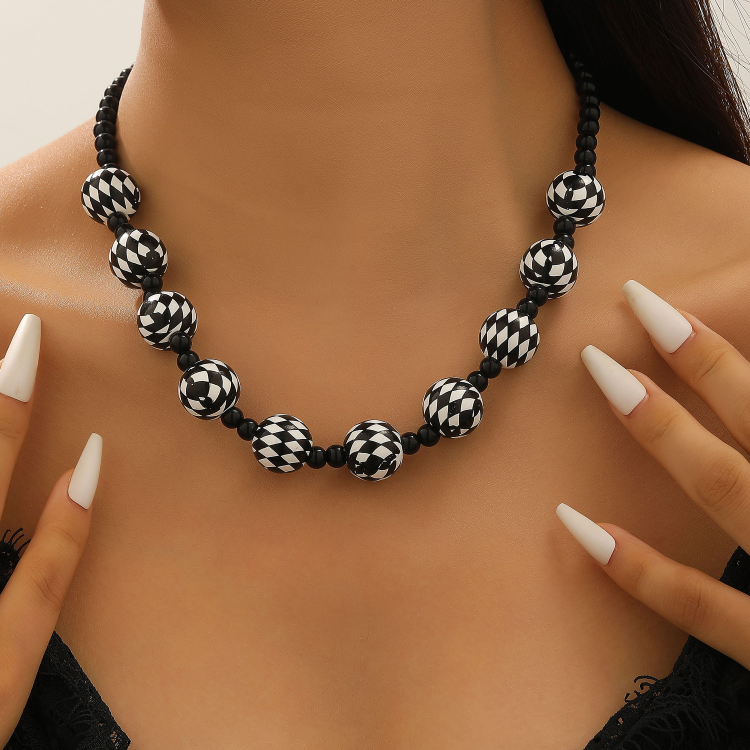 时尚复古黑白格简约项链