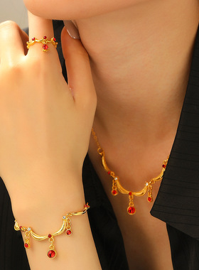 Jewelcrescentpendantsetneckla