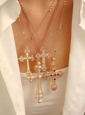 New multicolored diamond cross-shaped pendant necklace 项链