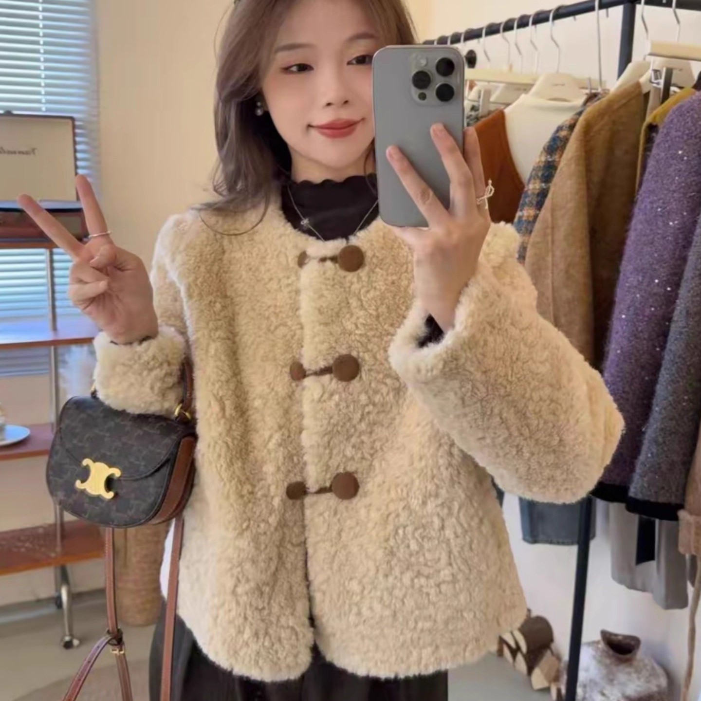 羊羔绒加厚保暖毛毛外套2025新款秋冬今年流行爆款皮毛一体女上衣