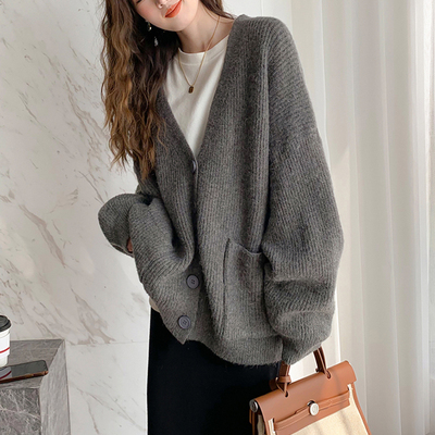 唐狮慵懒风简约V领开衫外套女2025新款秋季宽松灰色日系毛衣qd