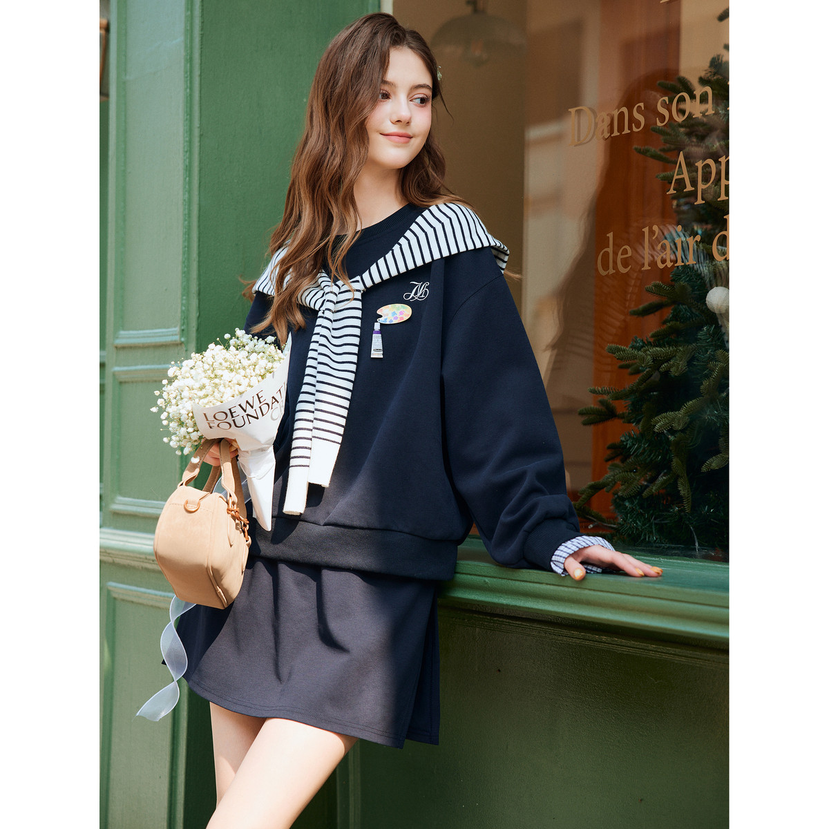 唐狮2026春装女圆领刺绣卫衣藏青时尚宽松休闲慵懒风【含披肩】