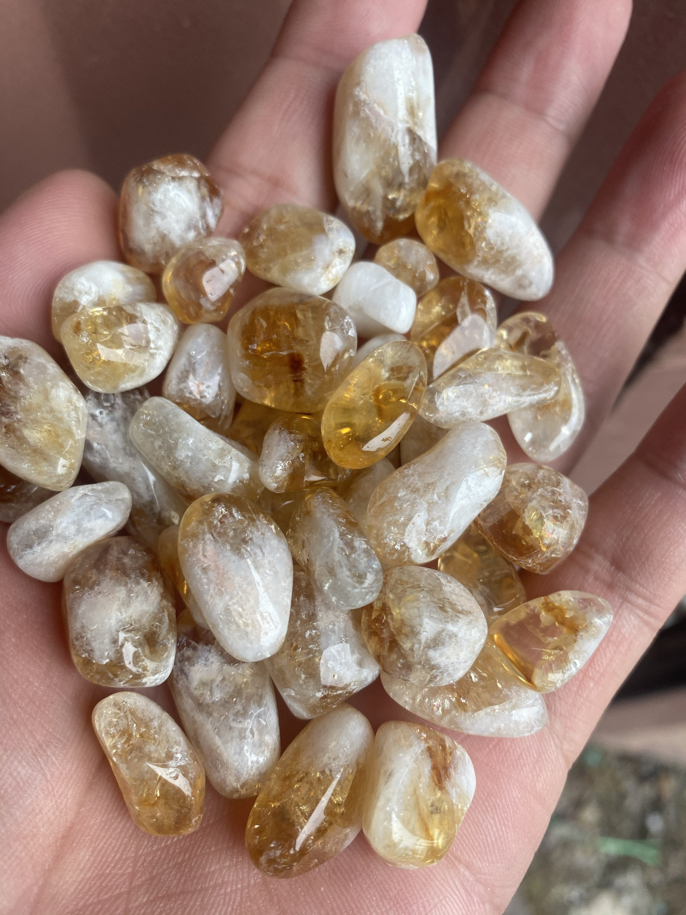 天然巴西黄水晶碎石消磁石圆润光滑大颗粒水晶石鱼缸花盆装饰铺垫