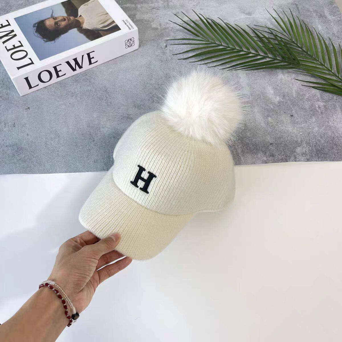 韩国代购保暖护耳羊毛球针织鸭舌帽女时尚百搭秋冬字母棒球帽子潮