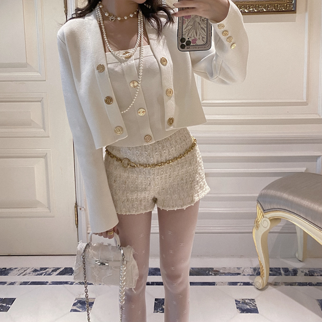 ROUGE DIAMOND Balma*n加厚针织v领金扣短款长袖开衫吊带两件套