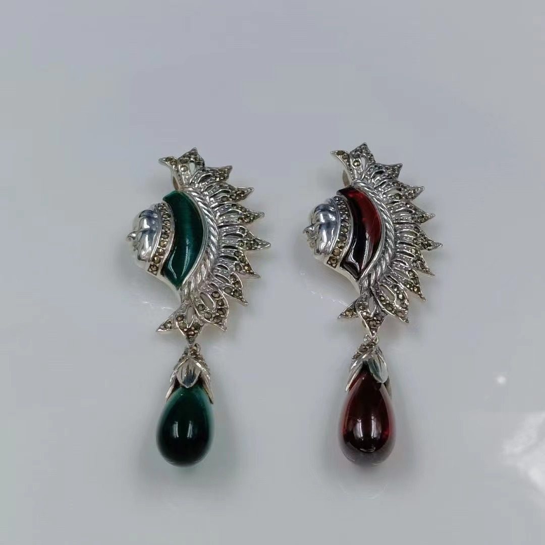 星蒙丽银925纯银~泰式复古~脸形马克赛石镶嵌绿猫眼/石榴红吊坠