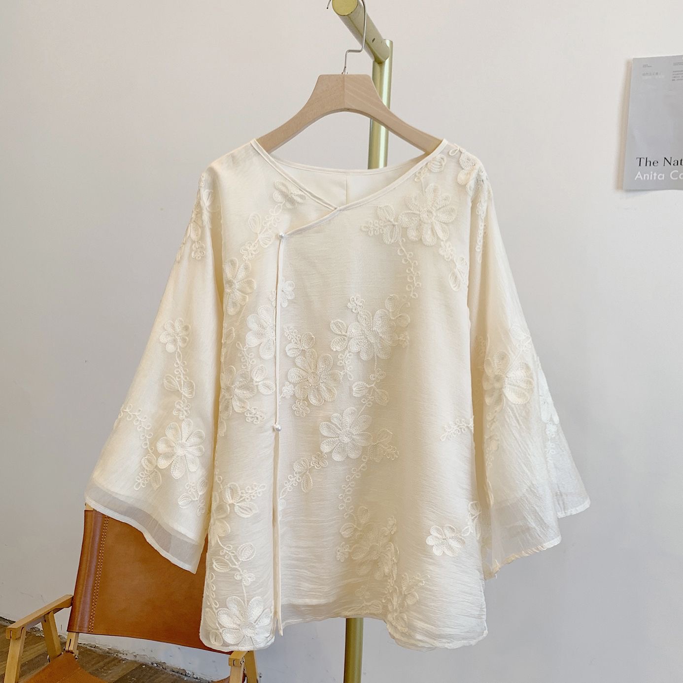 花間月Y2743刺繡斜門襟側(cè)開(kāi)叉新中式襯衫