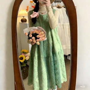 2026年早春款温柔风蕾丝绣花罩衫连衣裙女甜美减龄叠穿背心裙