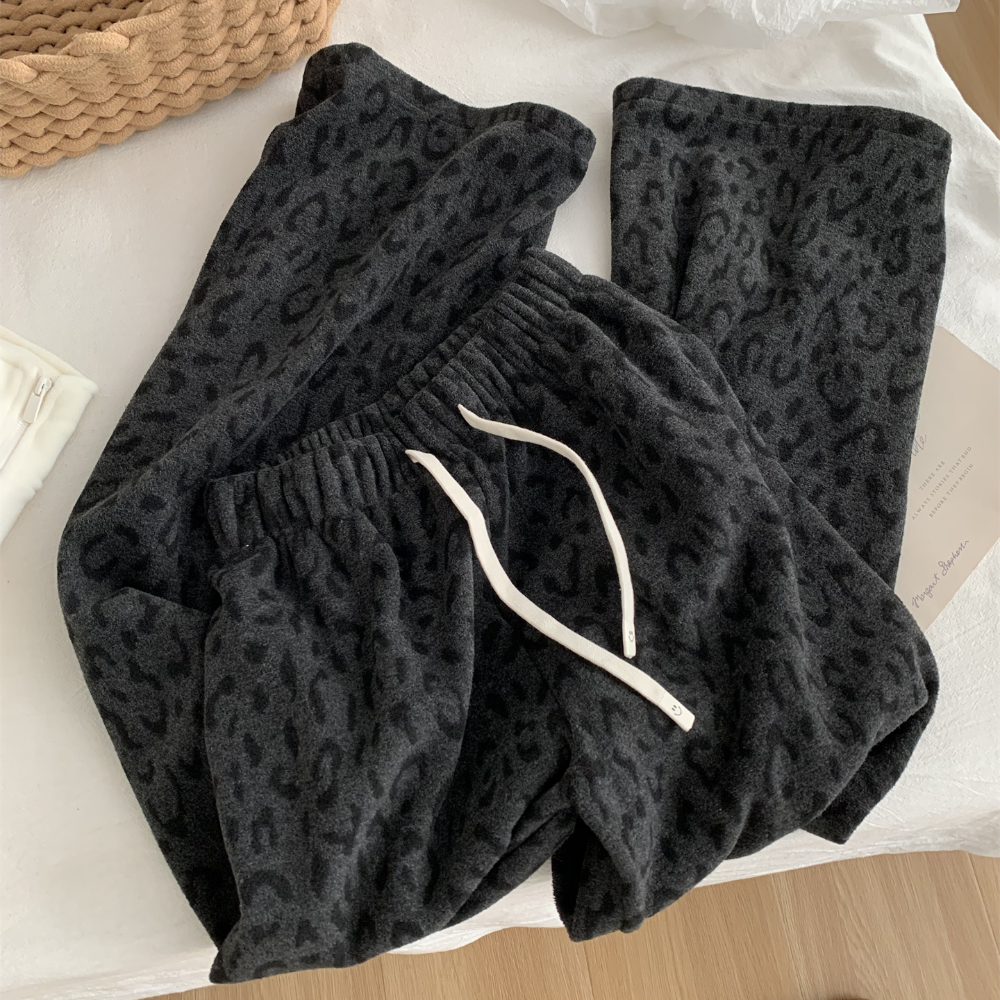 清仓捡漏~专柜撤回胖妹妹240斤女装冬季软糯豹纹直筒阔腿裤加绒厚