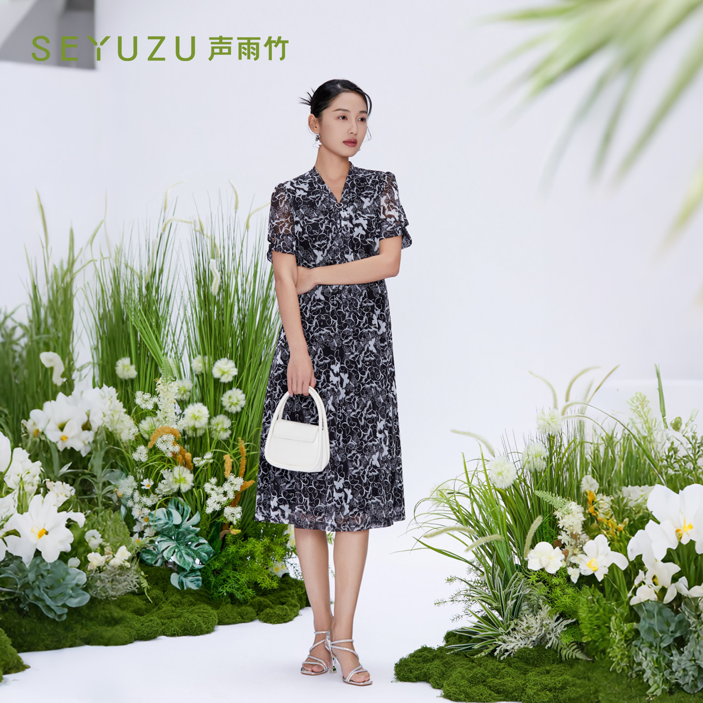 声雨竹官方旗舰店2026夏季印花V领连衣裙女高腰中弹宽松免烫A字裙