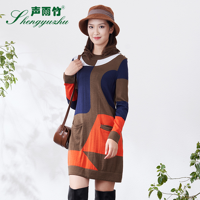 声雨竹专柜秋季款   宽松纽扣装饰中长款艺术印花口袋毛衣连衣裙