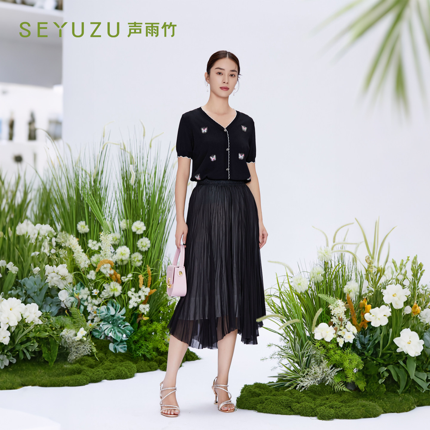 声雨竹官方旗舰店2026夏季黑色V领短袖针织衫女薄款刺绣套头线衫