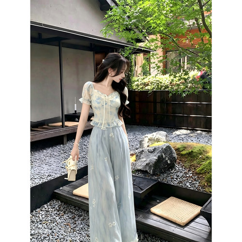 韩系清冷感碎花套装上衣裤子