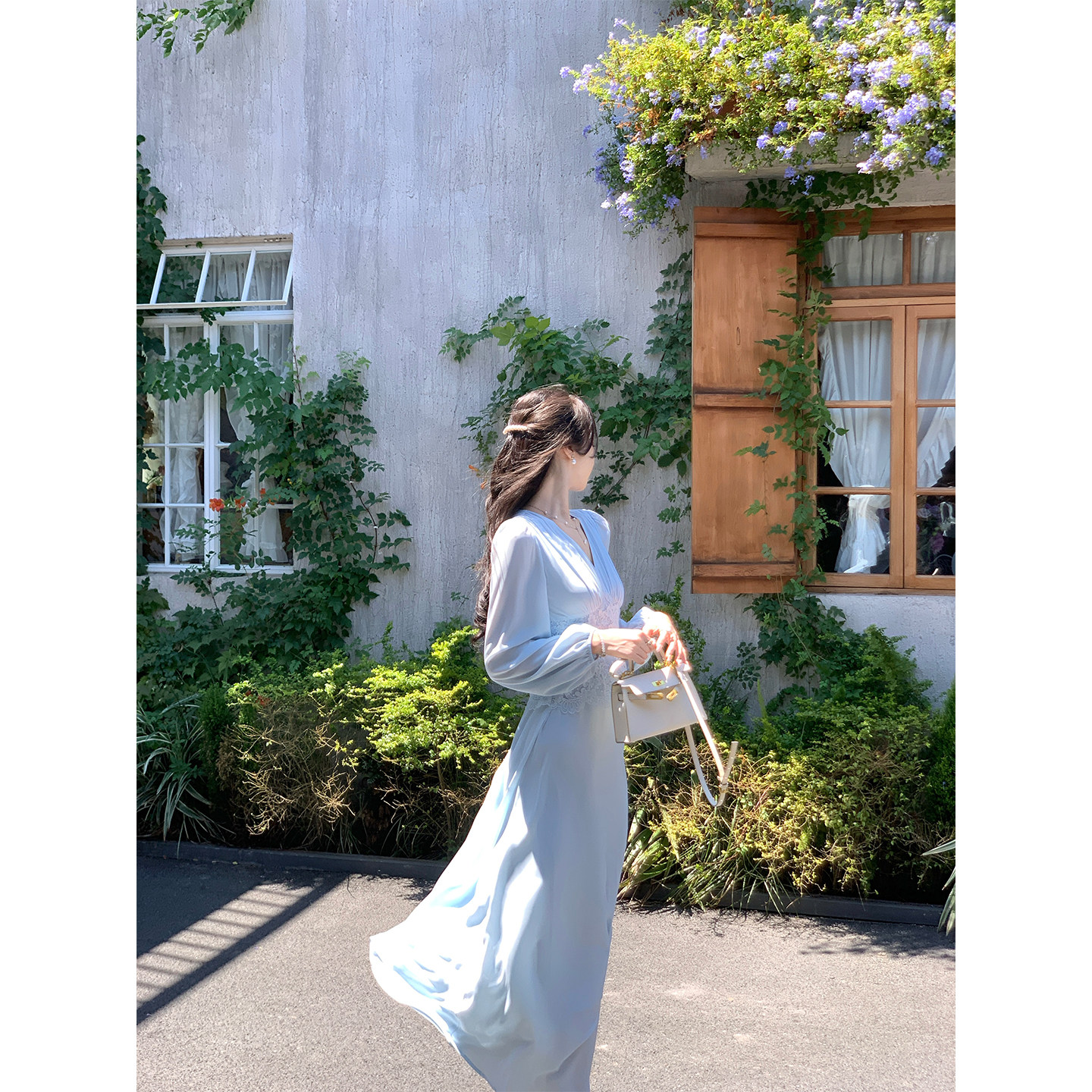 韩语琳/绝美浅蓝色V领长袖连衣裙女2025秋春巨好看温柔仙女长裙