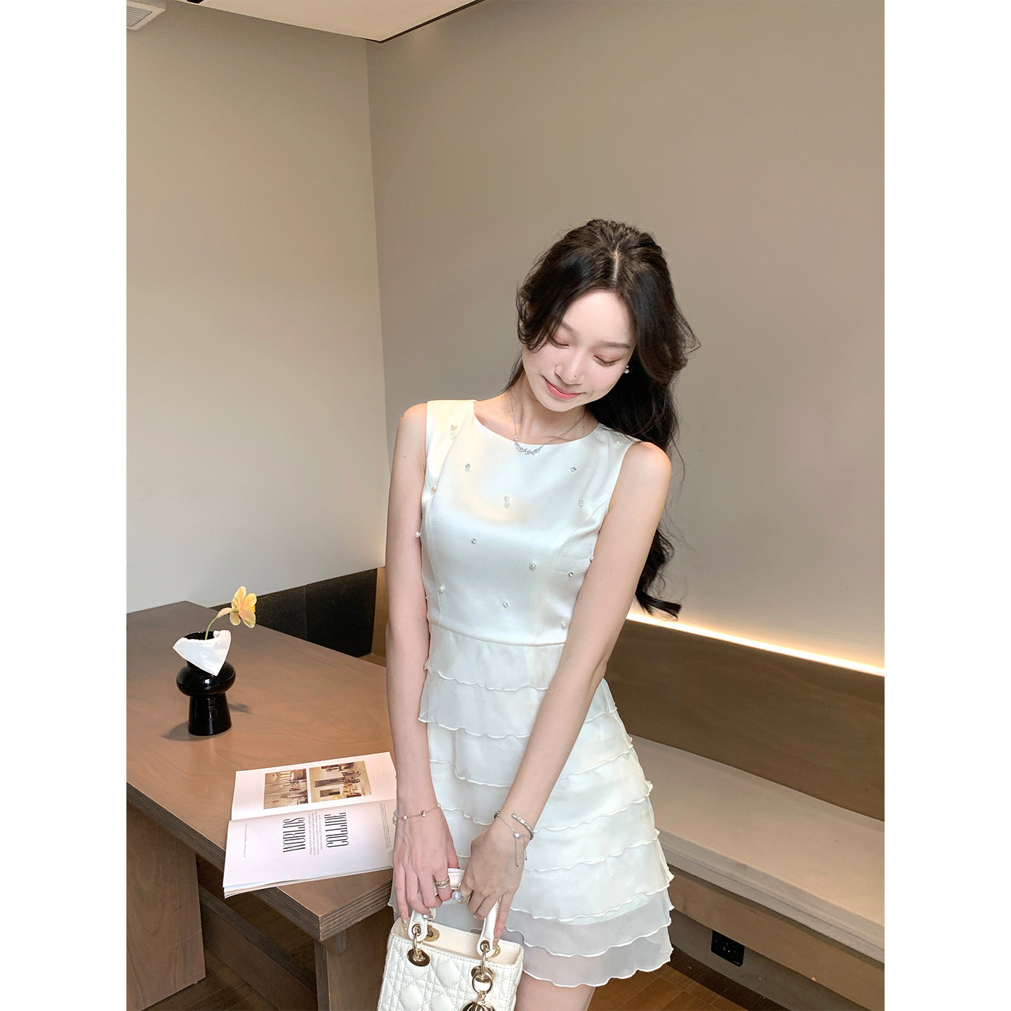 韩语琳 法式白色无袖连衣裙女夏季2026新款高级感气质修身包臀裙