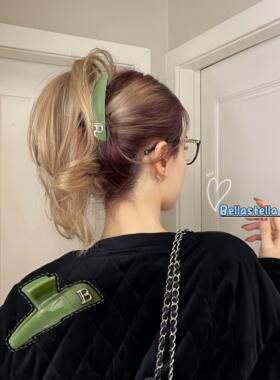 字母高级感大号抓夹女2024新款后脑勺盘发鲨鱼夹时尚小众气质头饰