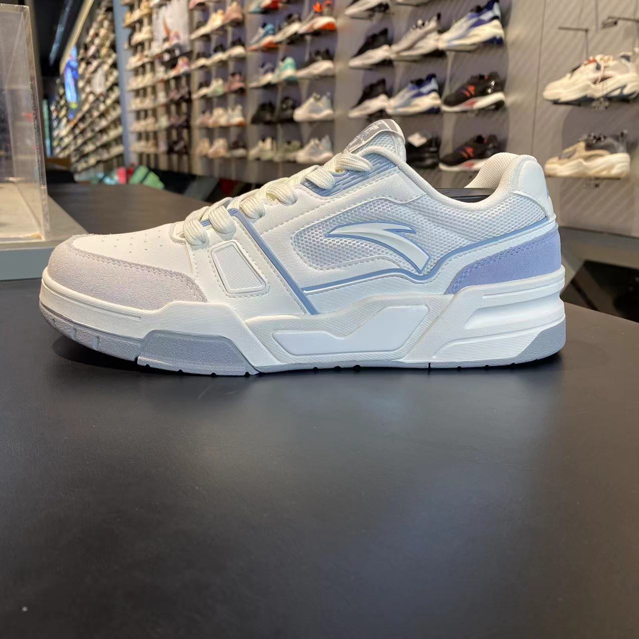 安踏烈焰板鞋男超轻滑板鞋