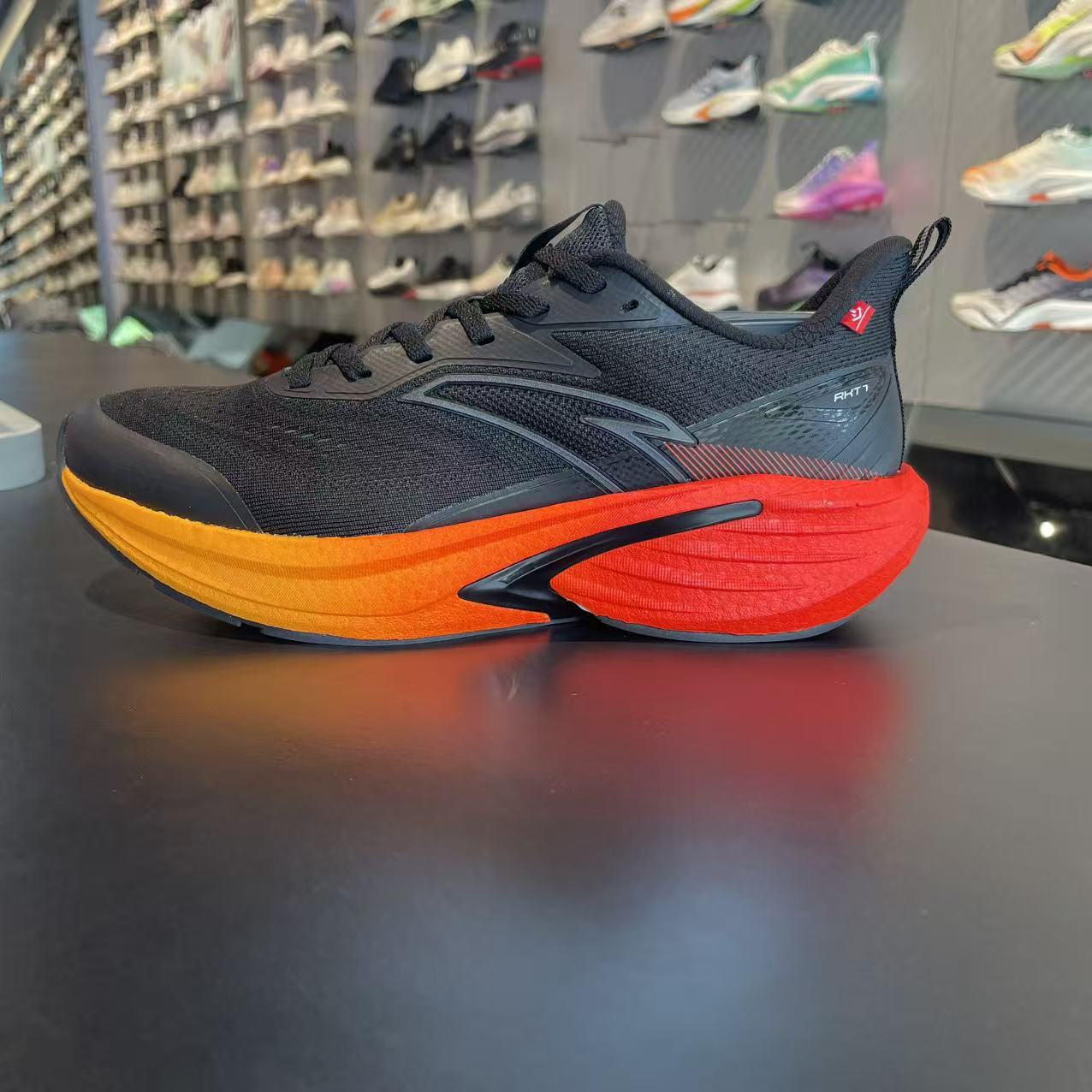 安踏火箭氮科技竞速跑步鞋男