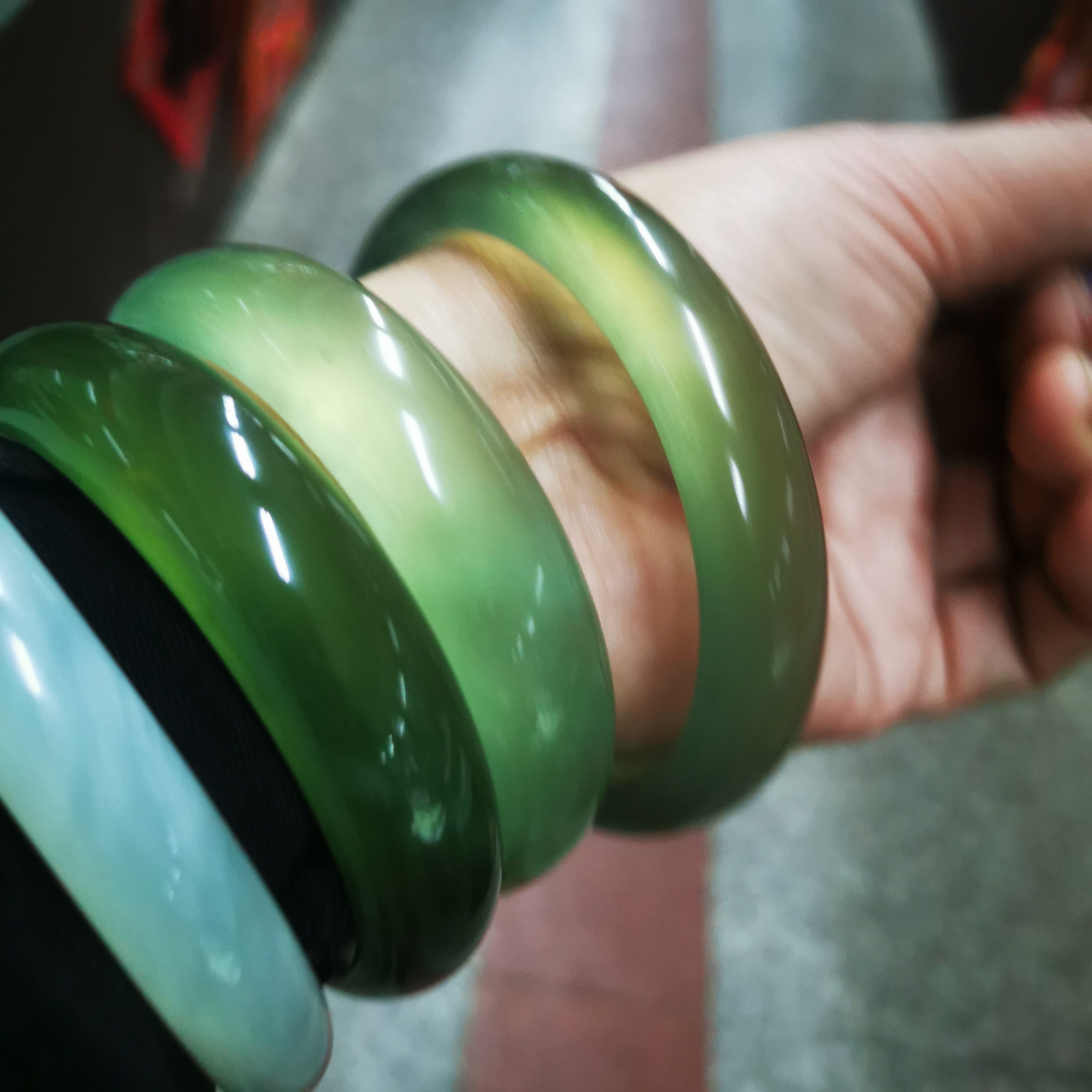 高档纯天然蛇纹石玉菠菜绿手镯玉镯菠菜绿镯子57圈口带证书礼品