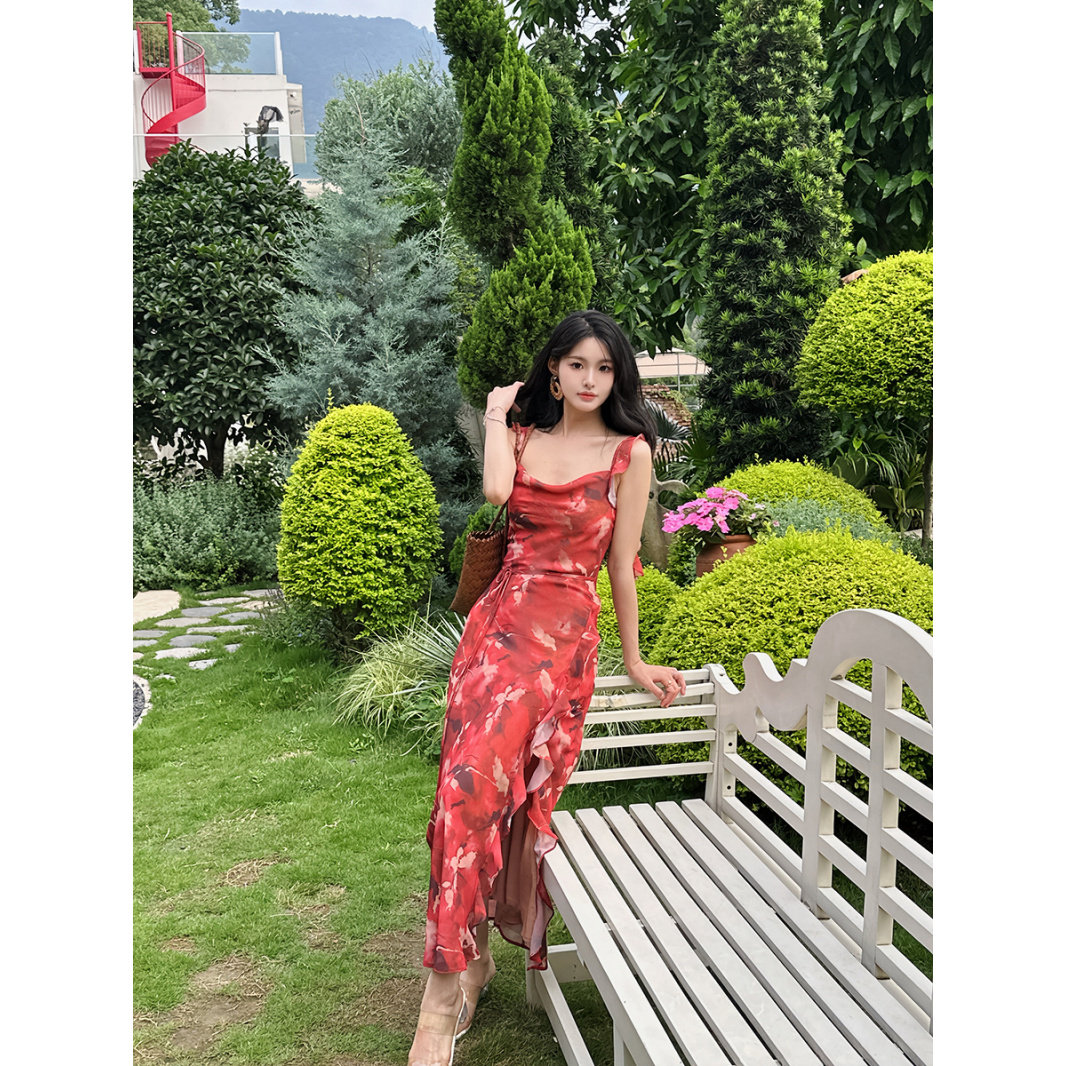 红色乔其纱碎花荡领吊带连衣裙女波浪边系带长裙开叉裙性感吊带裙