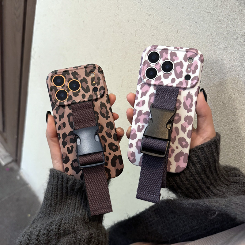 ins秋冬咖色豹纹适用苹果17 pro max手机壳16 15腕带iphone14 13高级感暗紫色12 11小众复古磨砂设计便携支架