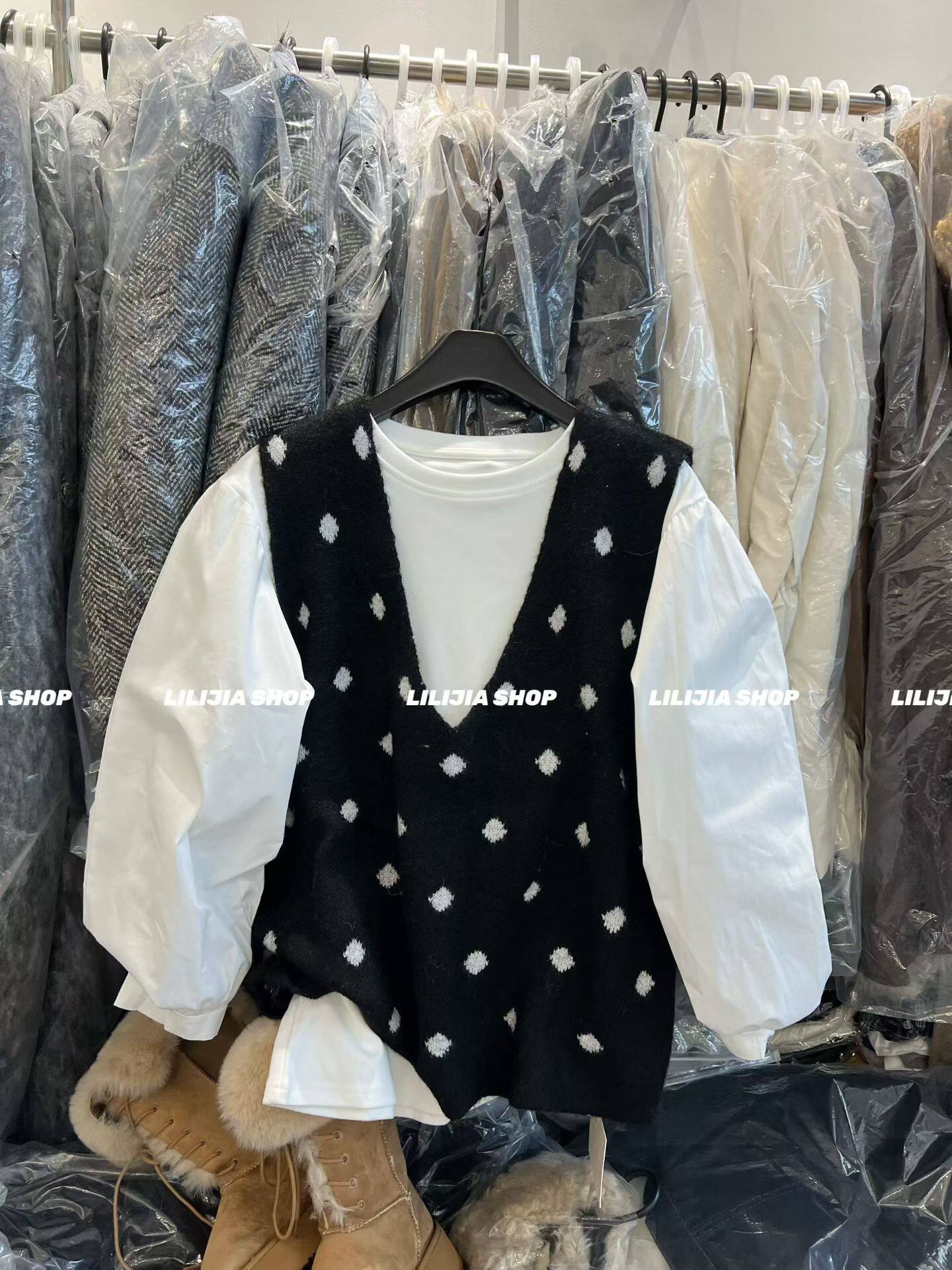 Miss家 波点V领背心灯笼袖衬衫两件套2025冬女韩版松弛感洋气套装