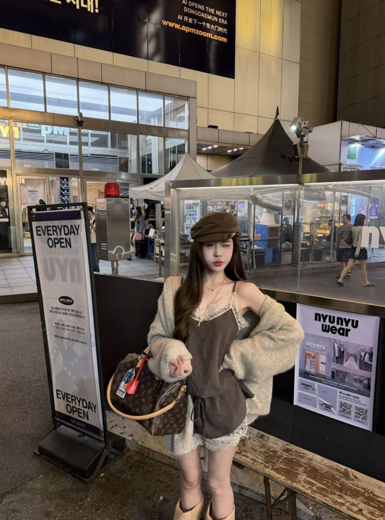 Miss家 盐系少女 2026早秋新款咖色雾感蕾丝边系带吊带连衣裙