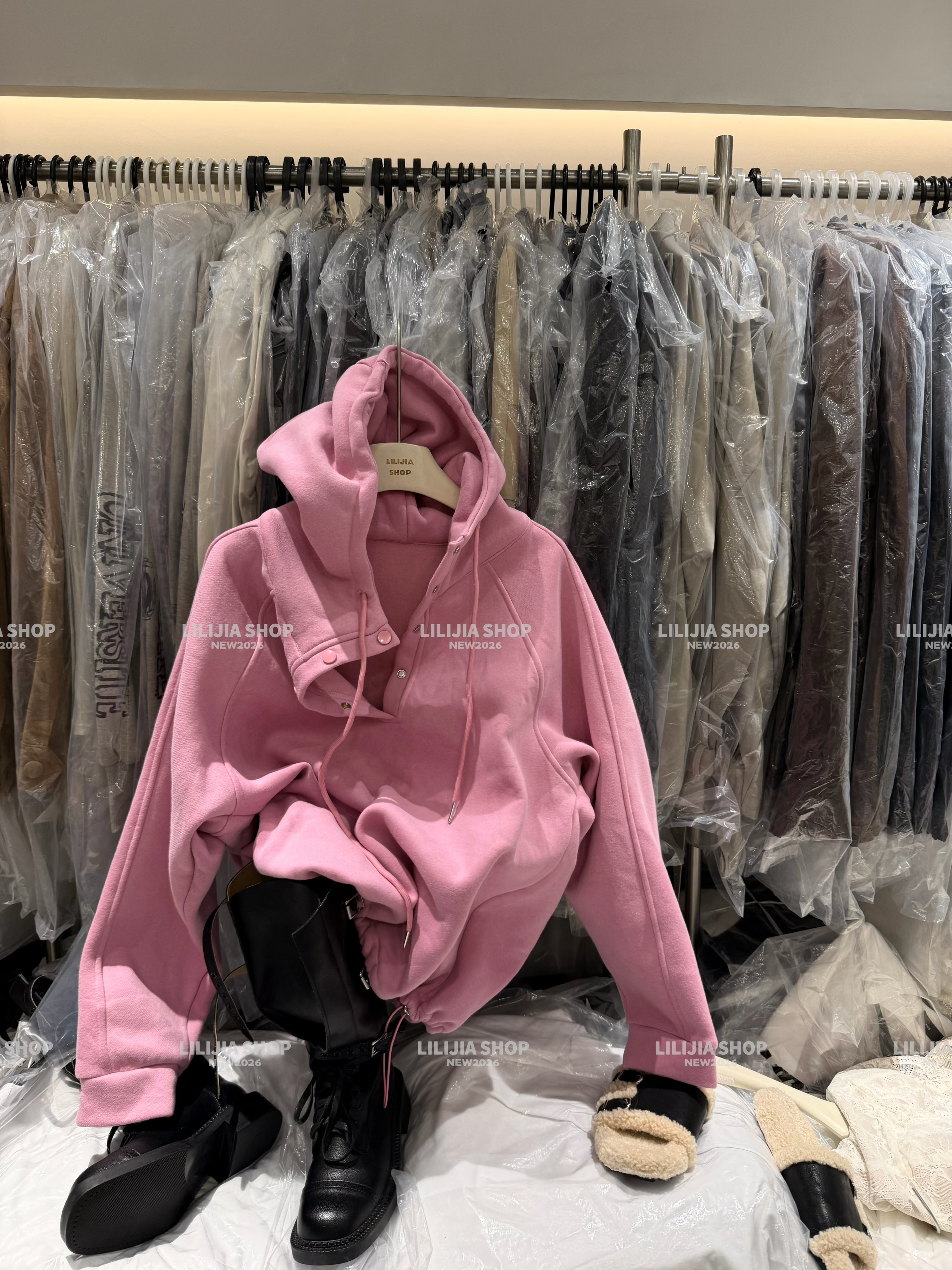 Miss家 2026秋季新款韩版时尚百搭显瘦粉色连帽宽松休闲磨毛卫衣