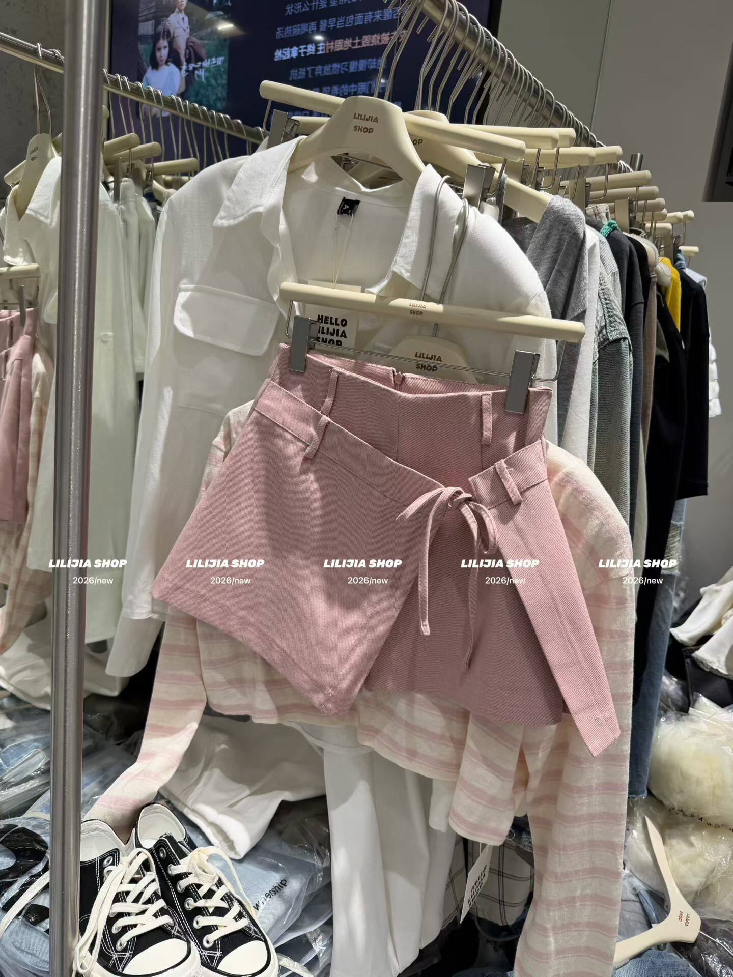 Miss家 2026新款韩版时尚百搭显瘦双腰头绑带设计感牛仔短裙裙裤